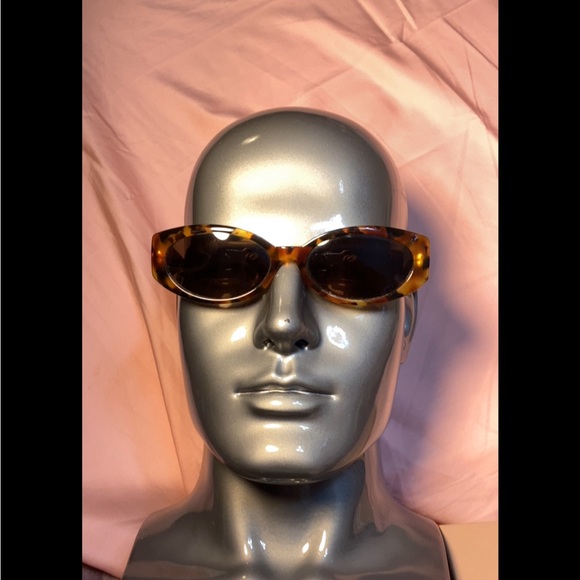 Gucci Other - Gucci Brown Sunglasses tortoise shell small gorgeous